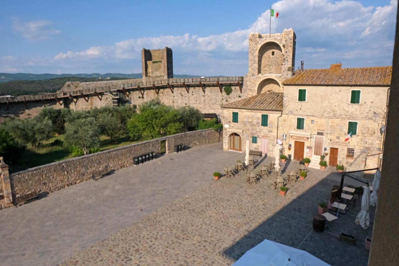 Rooms And Wine Al Castello Monteriggioni Eksteriør bilde