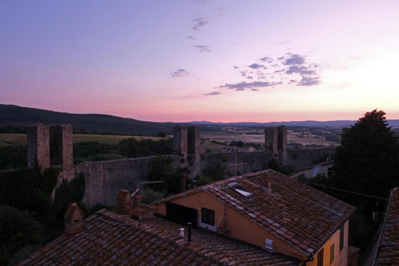 Rooms And Wine Al Castello Monteriggioni Eksteriør bilde